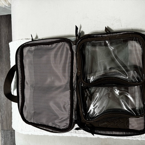 thirty-one Brown Quilted Poppy  Zipper Makeup/Toiletry bag - Picture 11 of 11